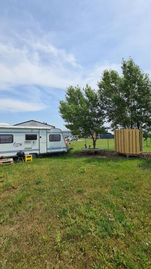 מלון Neusiedl an der Zaya Louise'S Camper מראה חיצוני תמונה